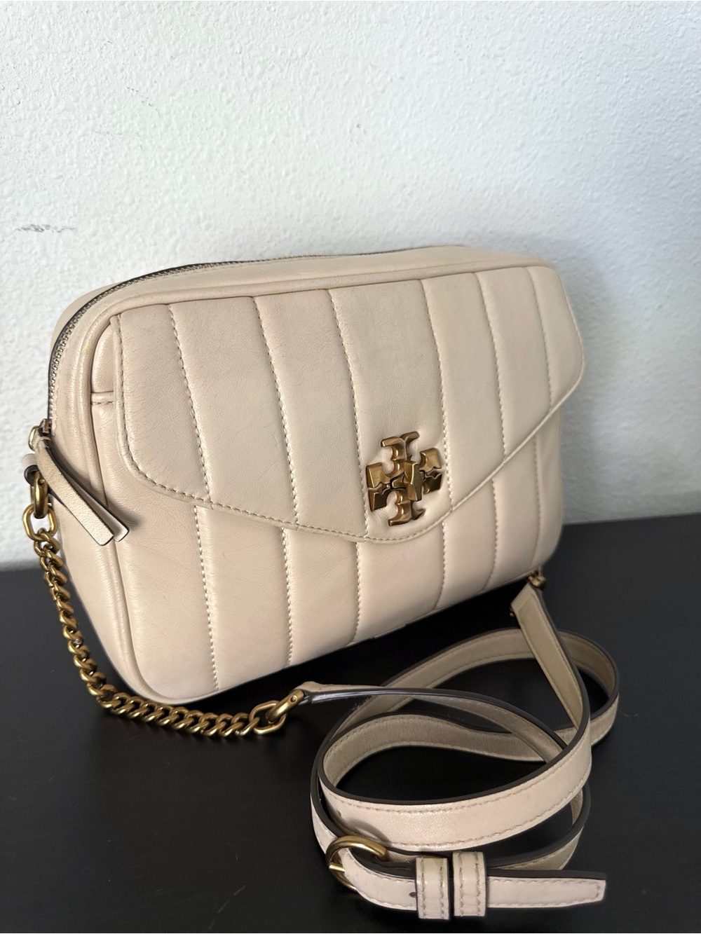 TORY BURCH KIRA Quilted Leather Camera Bag Brie Rolled Gold